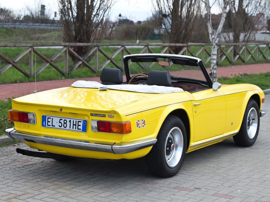  Triumph TR6 1969 года  (фото 2 из 16)